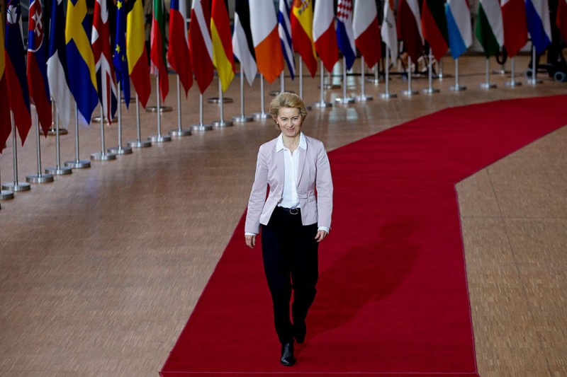 URSULA VON DER LEYEN: Predsjednica EK još djeluje usamljeno u lavirintima središta EU u Bruxellesu.